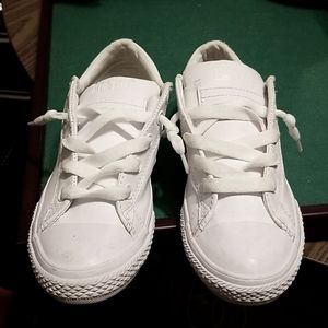 Boys low top converse